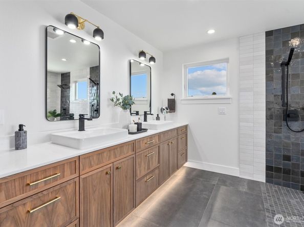 2571 26th Avenue W, Seattle WA 98199