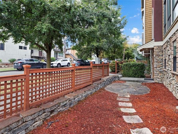 4202 Linden Avenue N, Seattle WA 98103