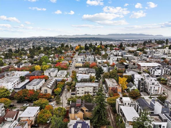 4202 Linden Avenue N, Seattle WA 98103