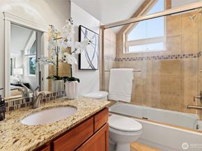 4202 Linden Avenue N, Seattle WA 98103