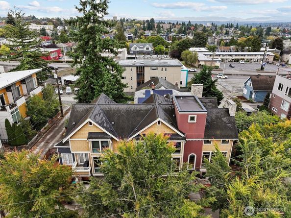 4202 Linden Avenue N, Seattle WA 98103