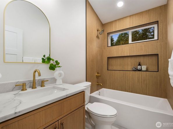 14035 2nd Avenue NW B, Seattle WA 98177