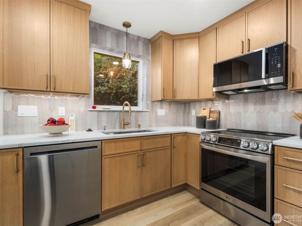 14035 2nd Avenue NW B, Seattle WA 98177