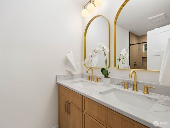 14035 2nd Avenue NW B, Seattle WA 98177