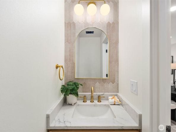 14035 2nd Avenue NW B, Seattle WA 98177