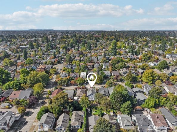 4714 4th Avenue NE, Seattle WA 98105