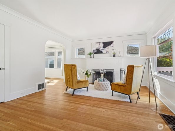 4714 4th Avenue NE, Seattle WA 98105