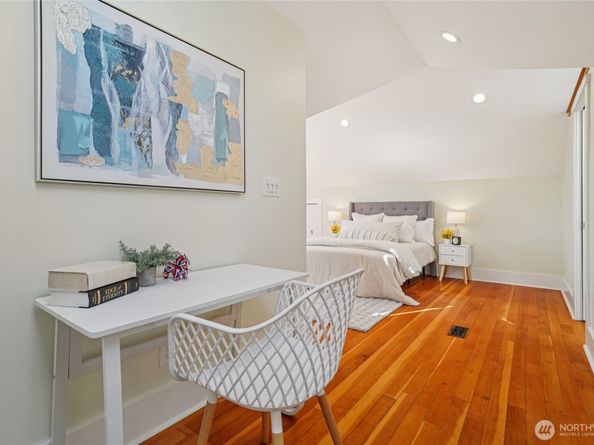 4714 4th Avenue NE, Seattle WA 98105