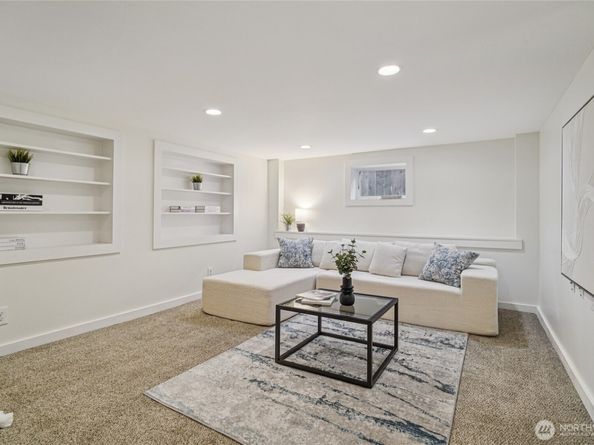 4714 4th Avenue NE, Seattle WA 98105