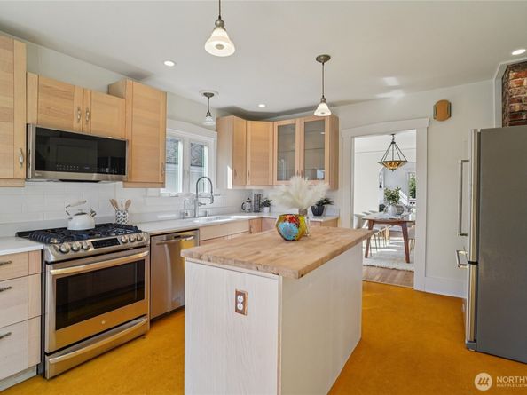 4714 4th Avenue NE, Seattle WA 98105