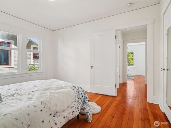 4714 4th Avenue NE, Seattle WA 98105