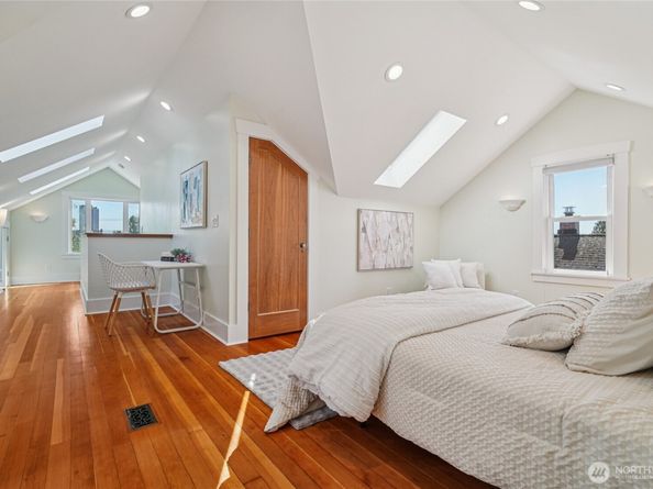 4714 4th Avenue NE, Seattle WA 98105