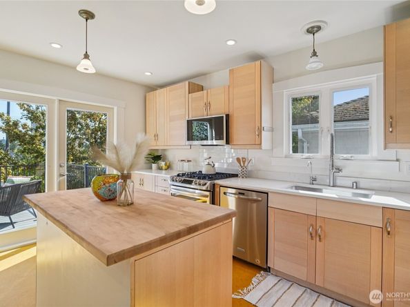4714 4th Avenue NE, Seattle WA 98105