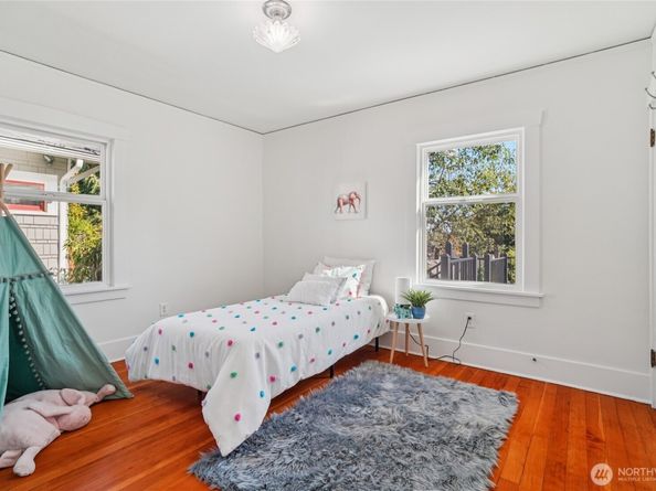 4714 4th Avenue NE, Seattle WA 98105