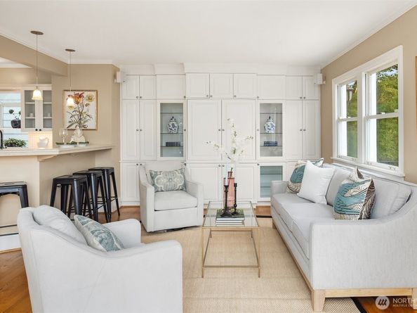 3832 48th Avenue NE, Seattle WA 98105
