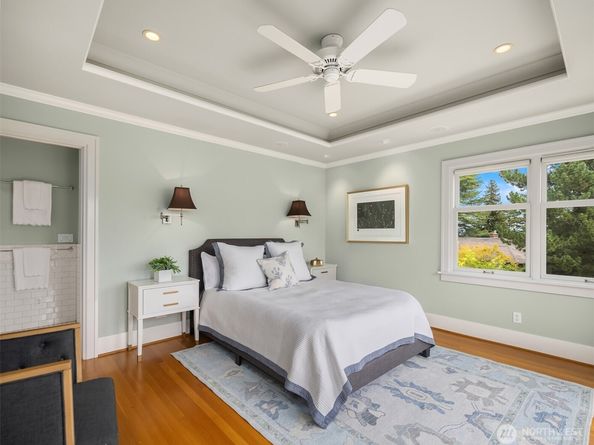 3832 48th Avenue NE, Seattle WA 98105