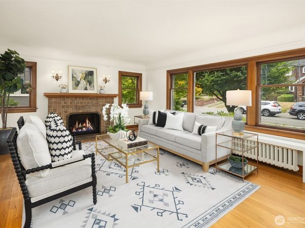 3832 48th Avenue NE, Seattle WA 98105