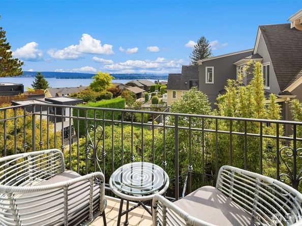 3832 48th Avenue NE, Seattle WA 98105