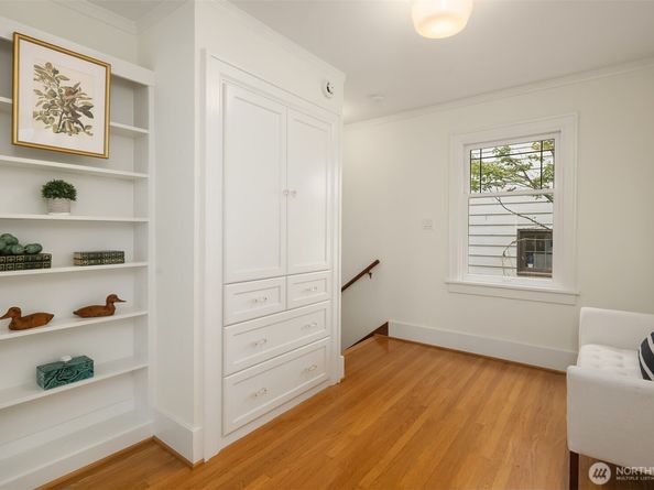 3832 48th Avenue NE, Seattle WA 98105