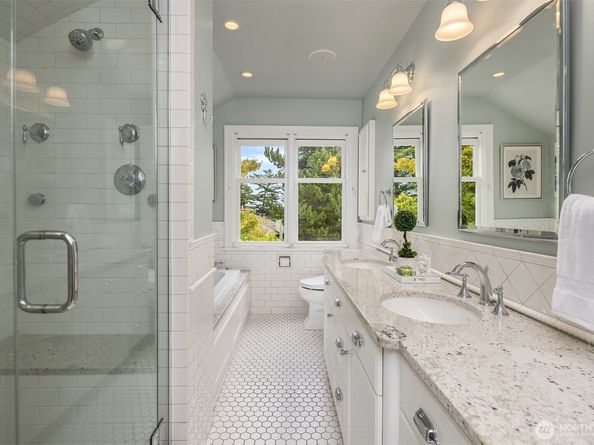 3832 48th Avenue NE, Seattle WA 98105