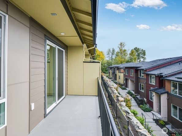 13211 NE 127th Way B, Kirkland WA 98034