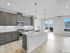 13211 NE 127th Way B, Kirkland WA 98034