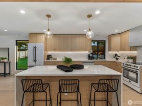 11715 SE 64th Street, Bellevue WA 98006