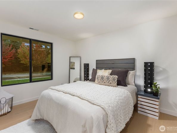 11715 SE 64th Street, Bellevue WA 98006