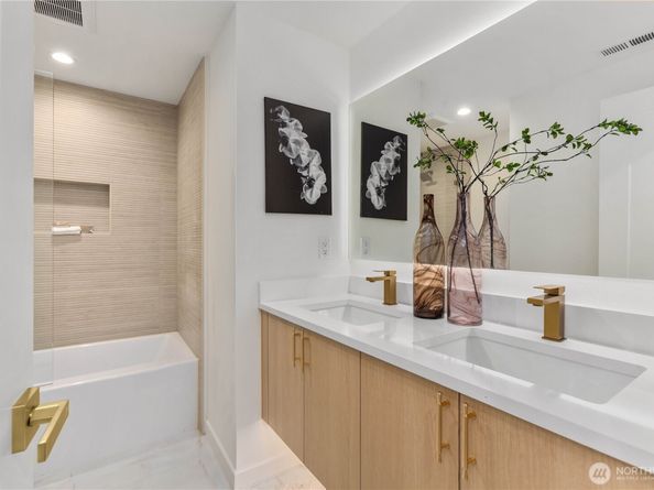 11715 SE 64th Street, Bellevue WA 98006