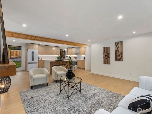 11715 SE 64th Street, Bellevue WA 98006