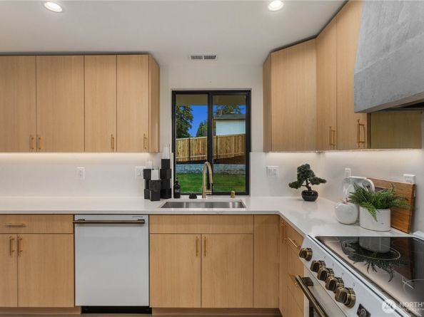 11715 SE 64th Street, Bellevue WA 98006