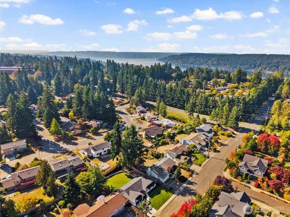 11715 SE 64th Street, Bellevue WA 98006