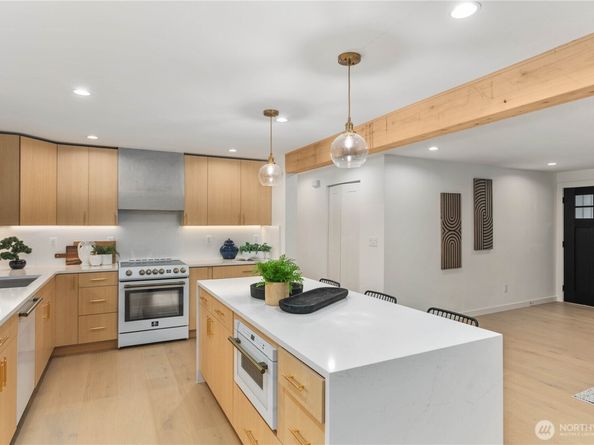 11715 SE 64th Street, Bellevue WA 98006