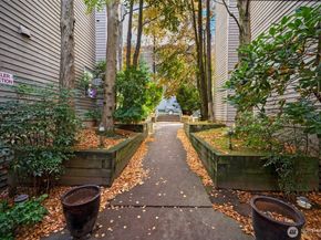 2827 Franklin Avenue E N9, Seattle WA 98102