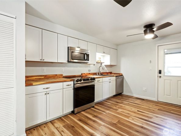 250 NE Silver Pine Drive, Bremerton WA 98311