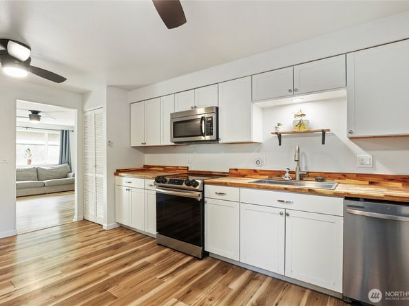250 NE Silver Pine Drive, Bremerton WA 98311