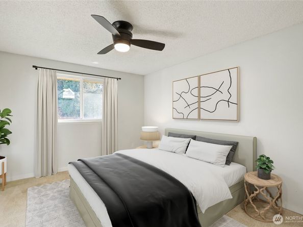 250 NE Silver Pine Drive, Bremerton WA 98311