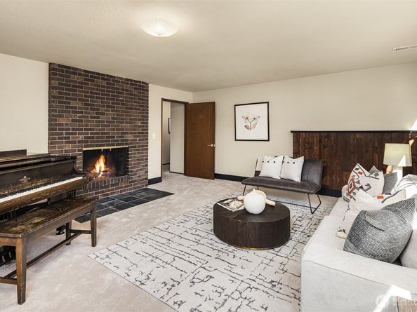 15713 37th Avenue NE, Lake Forest Park WA 98155