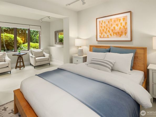 4029 Ashworth Avenue N, Seattle WA 98103