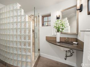 4029 Ashworth Avenue N, Seattle WA 98103