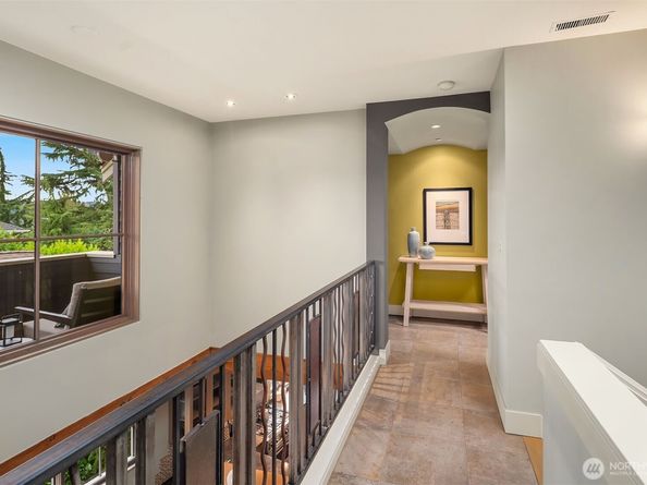 4029 Ashworth Avenue N, Seattle WA 98103
