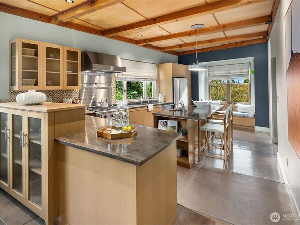 4029 Ashworth Avenue N, Seattle WA 98103