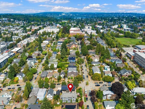 4029 Ashworth Avenue N, Seattle WA 98103