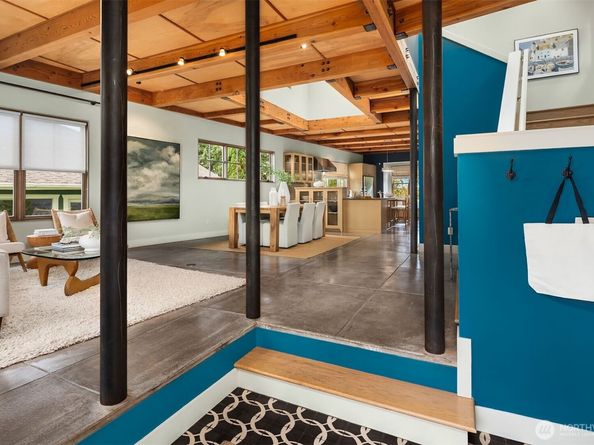 4029 Ashworth Avenue N, Seattle WA 98103
