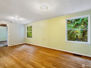 6614 E Mercer Way, Mercer Island WA 98040