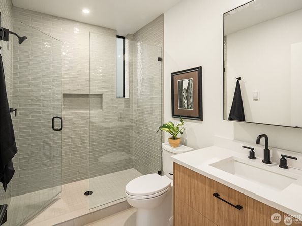 2236 Fairview Avenue E B, Seattle WA 98102