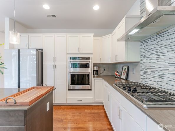 825 206th Avenue NE, Sammamish WA 98074