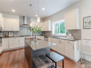 825 206th Avenue NE, Sammamish WA 98074