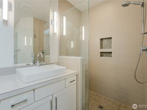 825 206th Avenue NE, Sammamish WA 98074