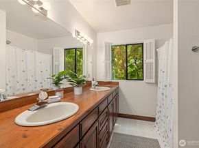 15194 Sunrise Drive NE, Bainbridge Island WA 98110